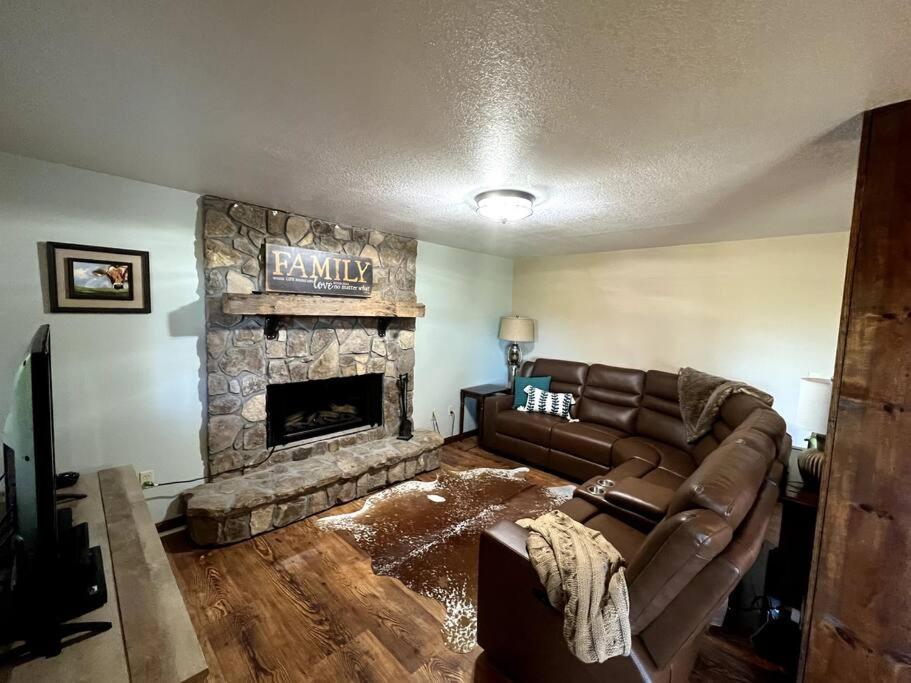 Red Rooster Family Cabin W/Hot Tub+Fire Pit+View Franklin Ngoại thất bức ảnh