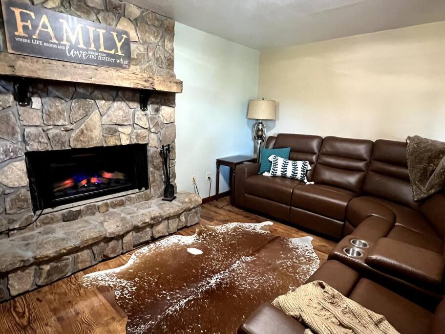 Red Rooster Family Cabin W/Hot Tub+Fire Pit+View Franklin Ngoại thất bức ảnh